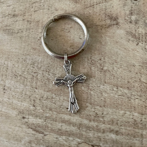 ✝️🌹New Crucifix Key Chain Ring ~ FREE as add-on!🌟 - Picture 1 of 3